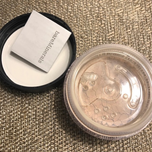 SOLD NWT jumbo size bareminerals bisque concealer - Picture 2 of 3